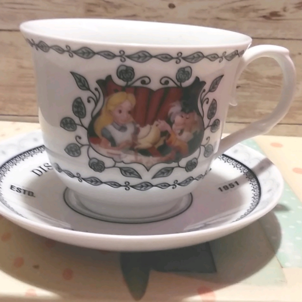 Disney Alice In Wonderland Tea Cup